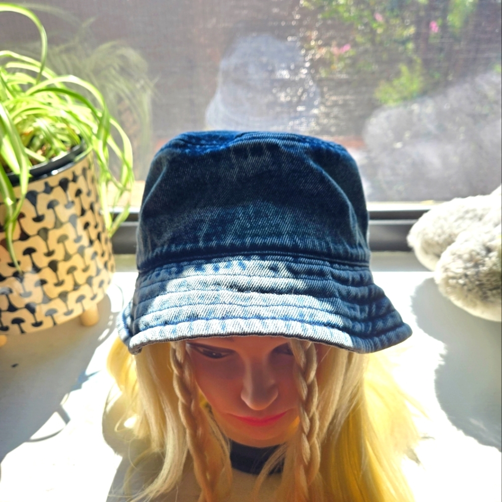 🖤5/$25🐝Kids Lucky Brand Vintage Denim Bucket Hat OS Like New